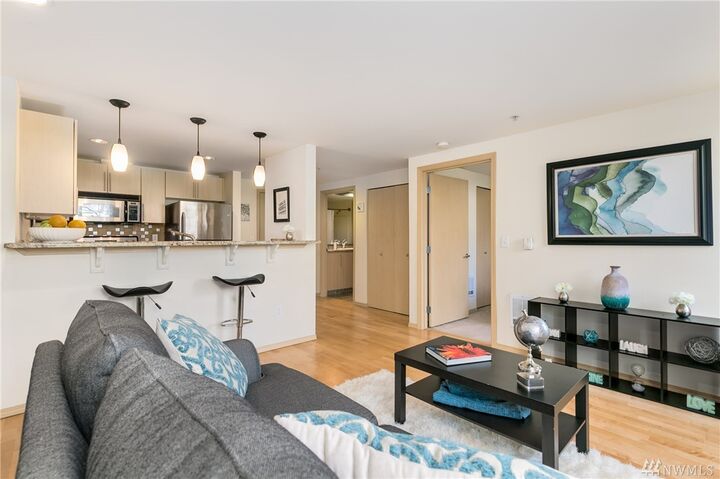 Property Photo:  424 N 85th Street 102  WA 98103 