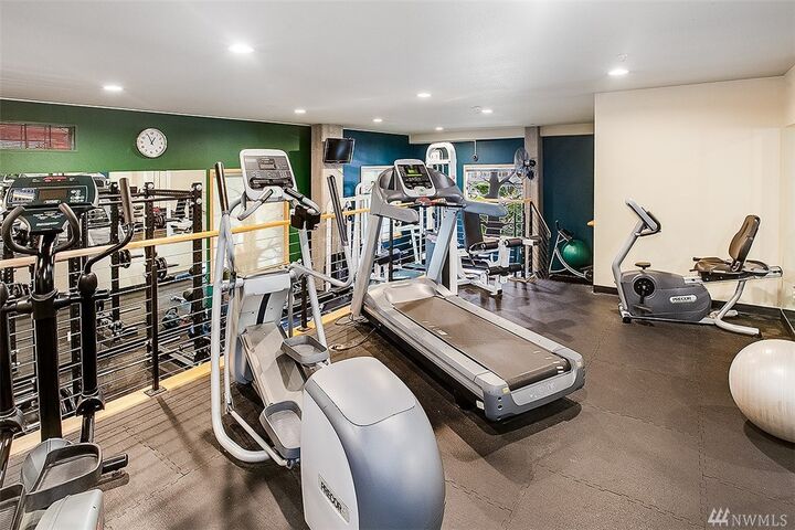 Property Photo: 1610 Belmont Ave 431 WA 98122