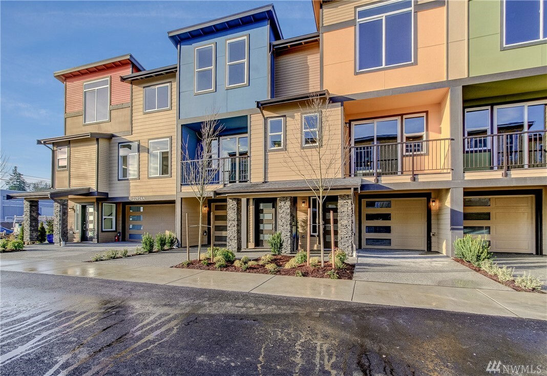 Property Photo: 22923 E 79th Lane W E WA 98026