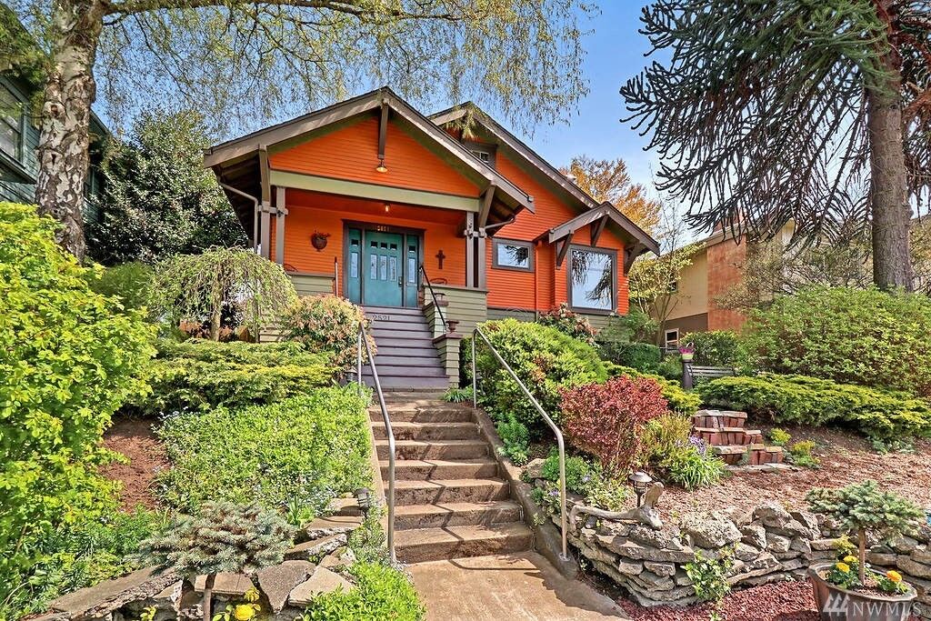 Property Photo:  2521 Grand Ave  WA 98201 