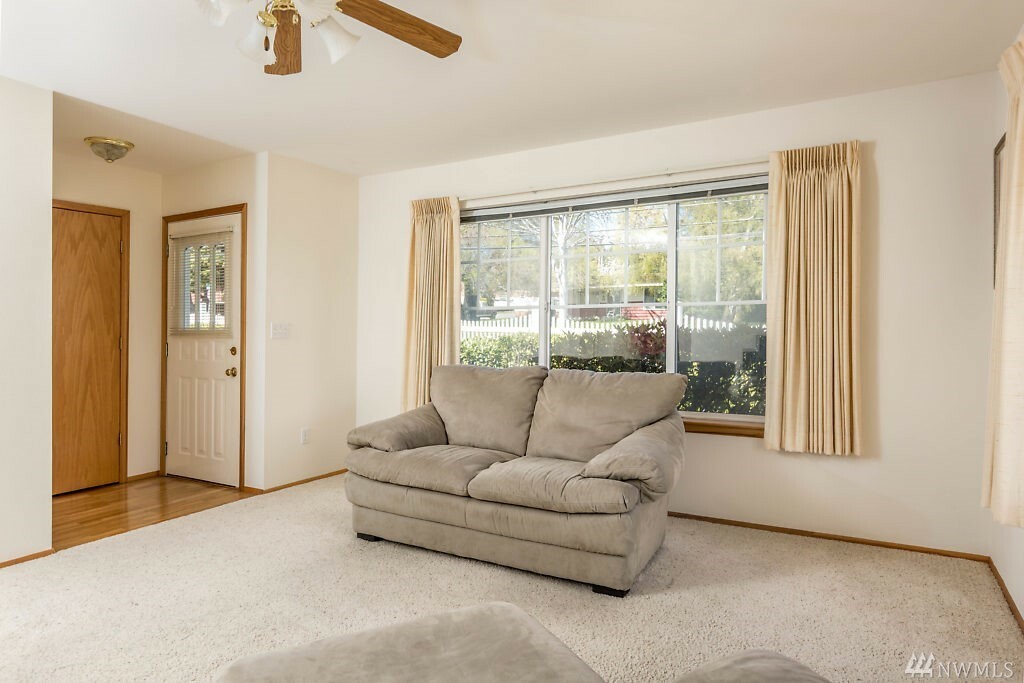 Property Photo: 161 W Whidbey Ave 10 WA 98277