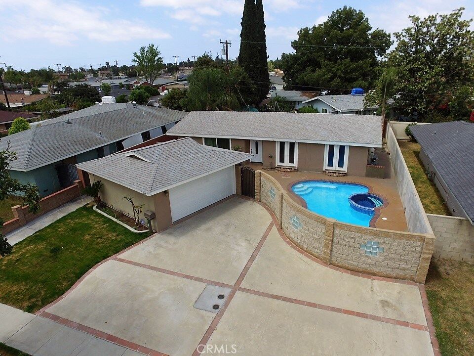 Property Photo:  1253 N Monterey Street  CA 92801 