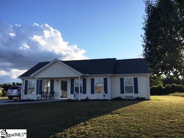 Property Photo:  110 Essex Drive  SC 29325 