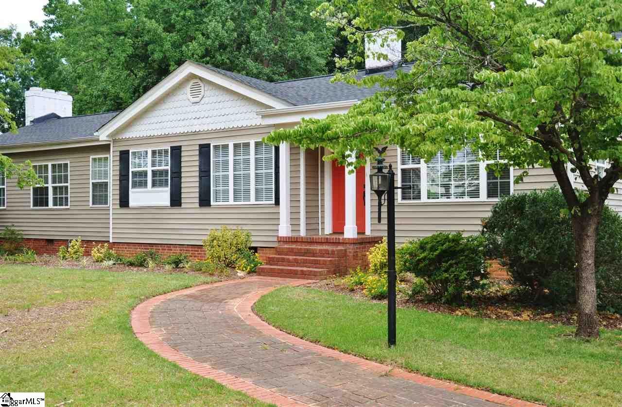 Property Photo:  220 Pine Knoll Drive  SC 29609 