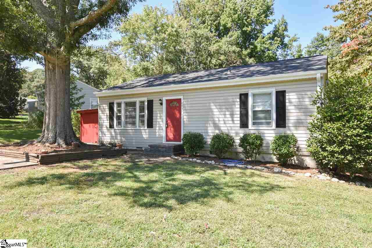 Property Photo: 203 Pisgah Drive SC 29609