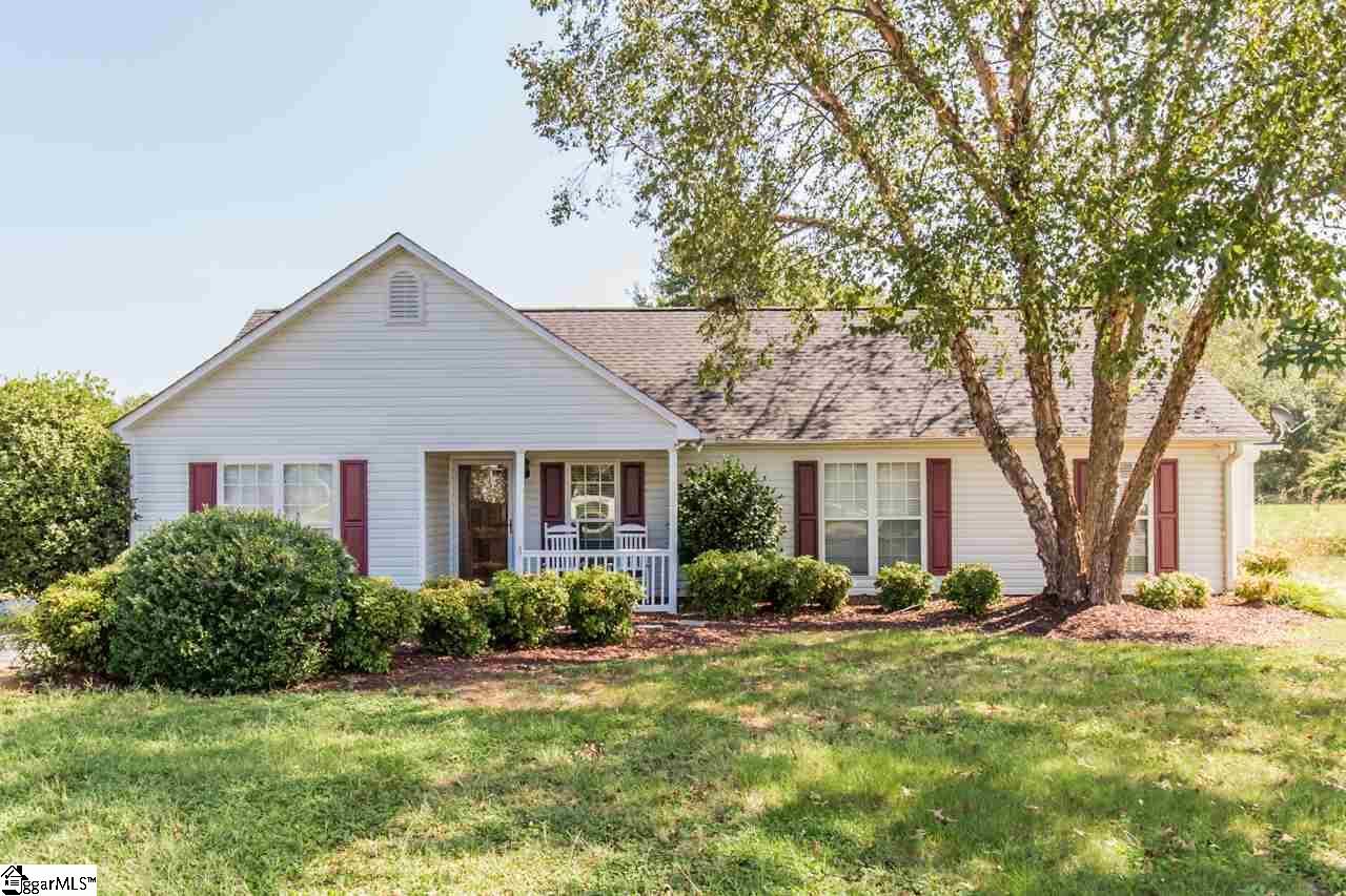 Property Photo: 310 Castledale Drive SC 29376
