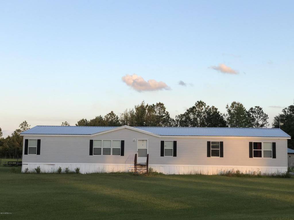 Property Photo: 247 E Bannerville Road FL 32177