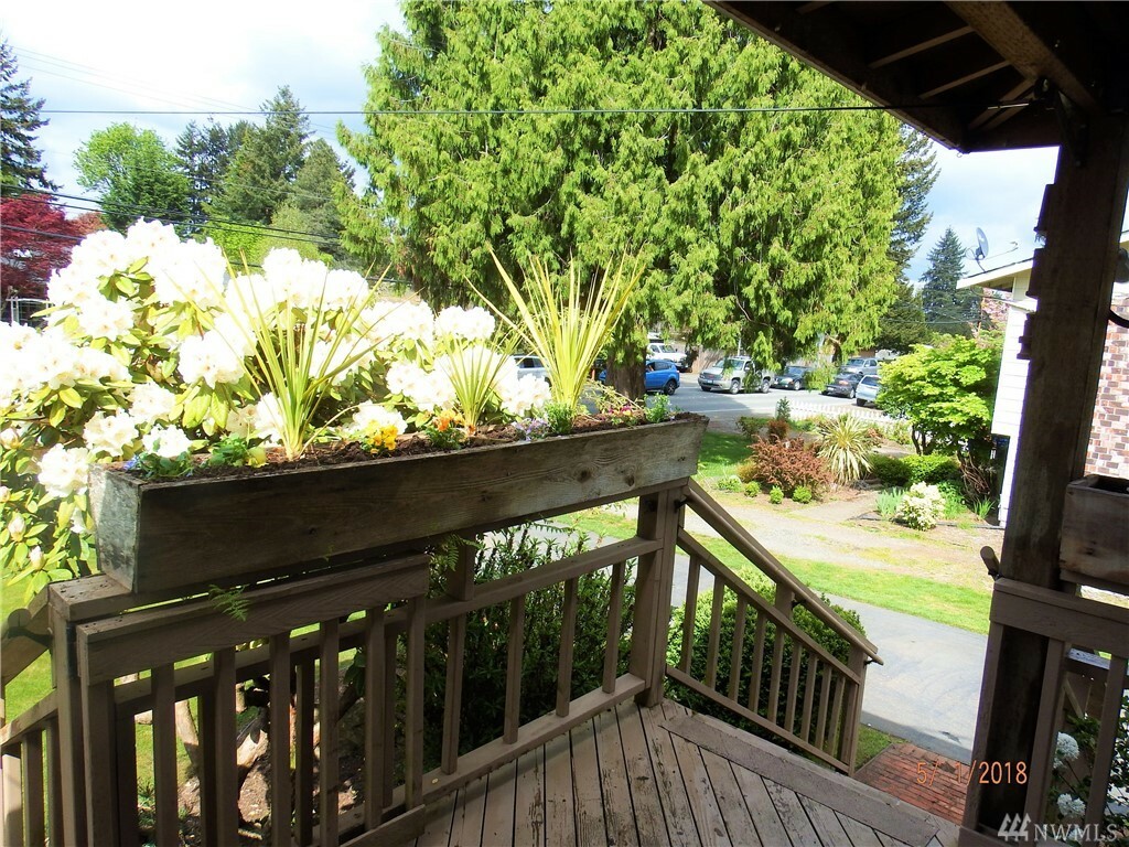 Property Photo:  114 224th St SW  WA 98021 