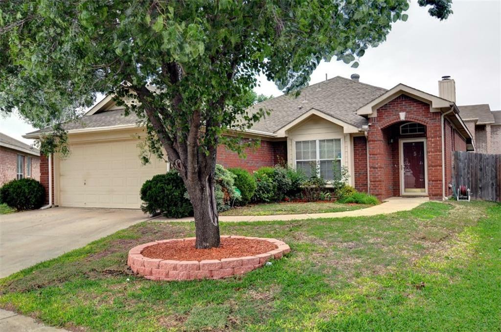 Property Photo:  1104 Sunny Creek Lane  TX 76040 