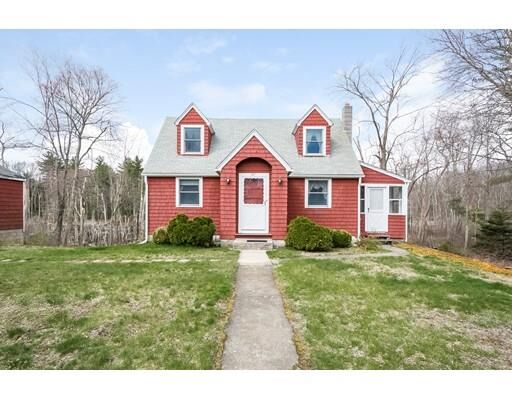 Property Photo: 371 Chestnut Hill Rd MA 01529