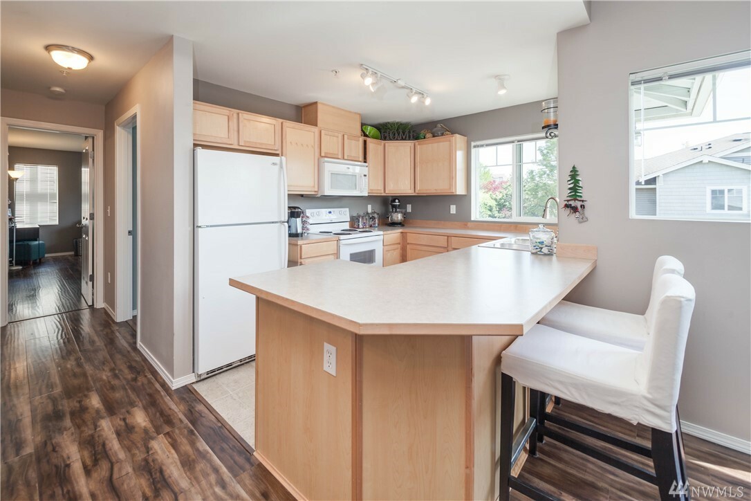 Property Photo: 1031 61st St SE 104 WA 98092