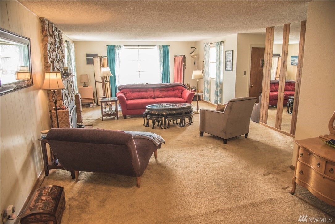 Property Photo: 1111 E 2nd WA 98926