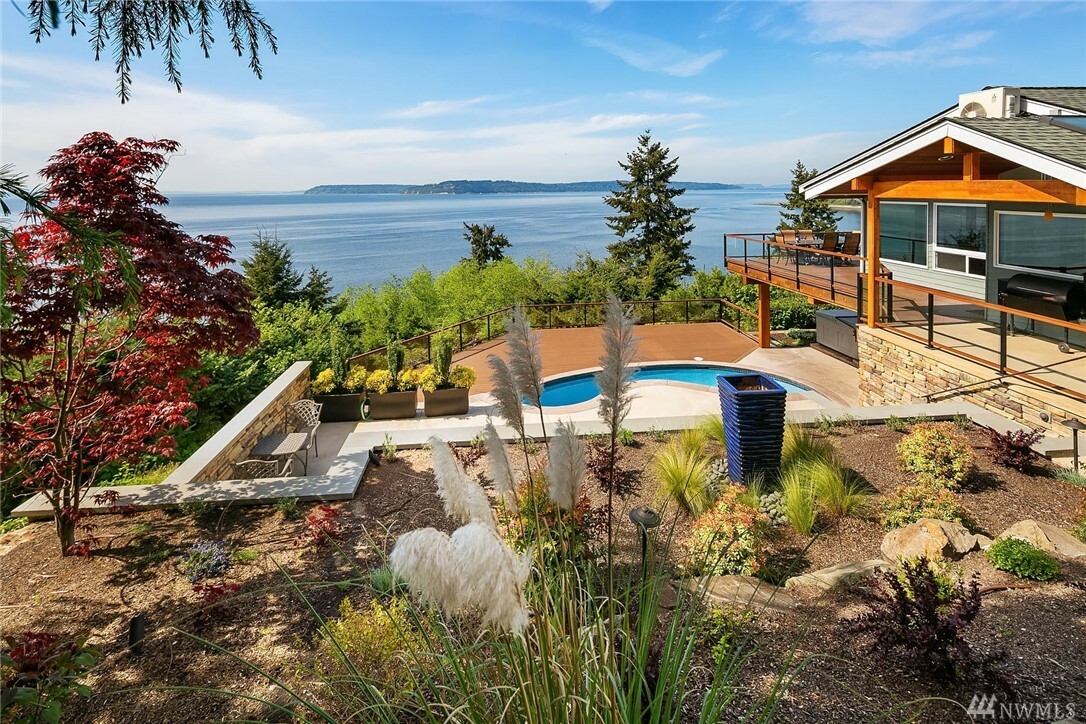 Property Photo:  14820 72nd Ave W  WA 98026 