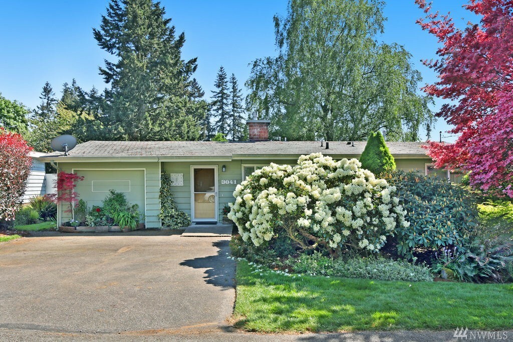 Property Photo:  3041 S 201st St  WA 98198 