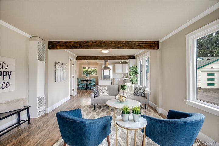 Property Photo: 1522 3rd St SE WA 98002