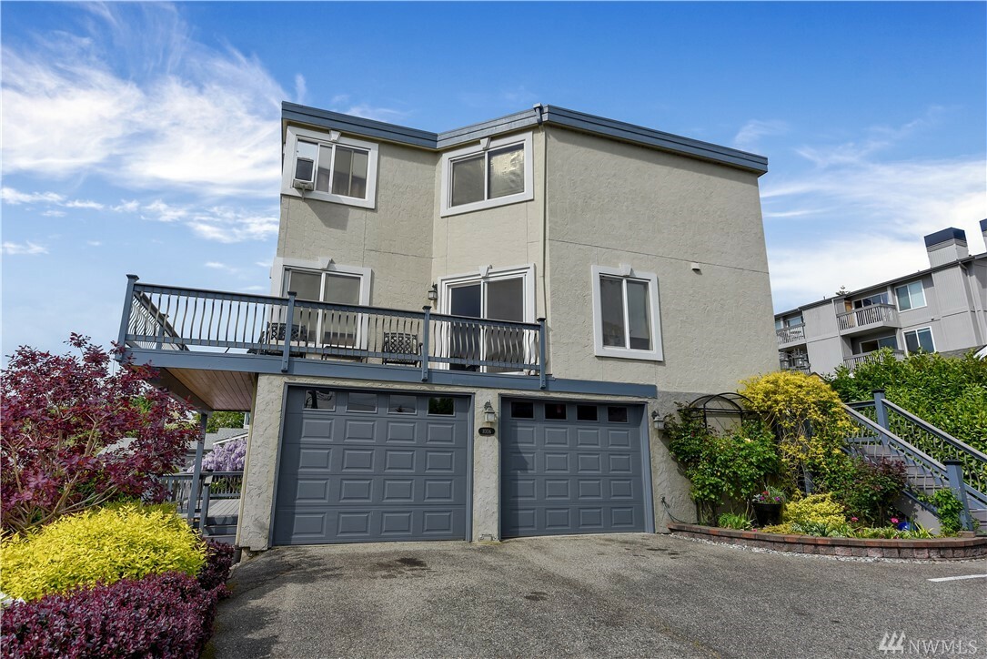 Property Photo: 10116 NE 64th St B WA 98033