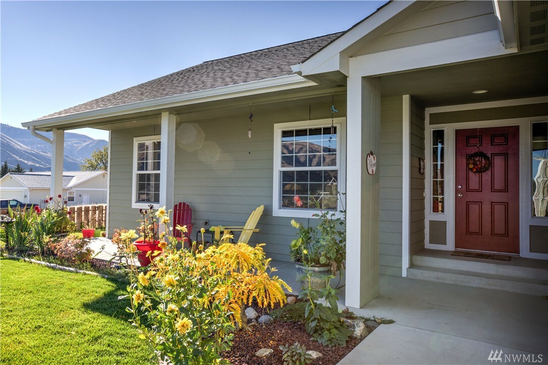 Property Photo:  1003 Crest Lp  WA 98822 