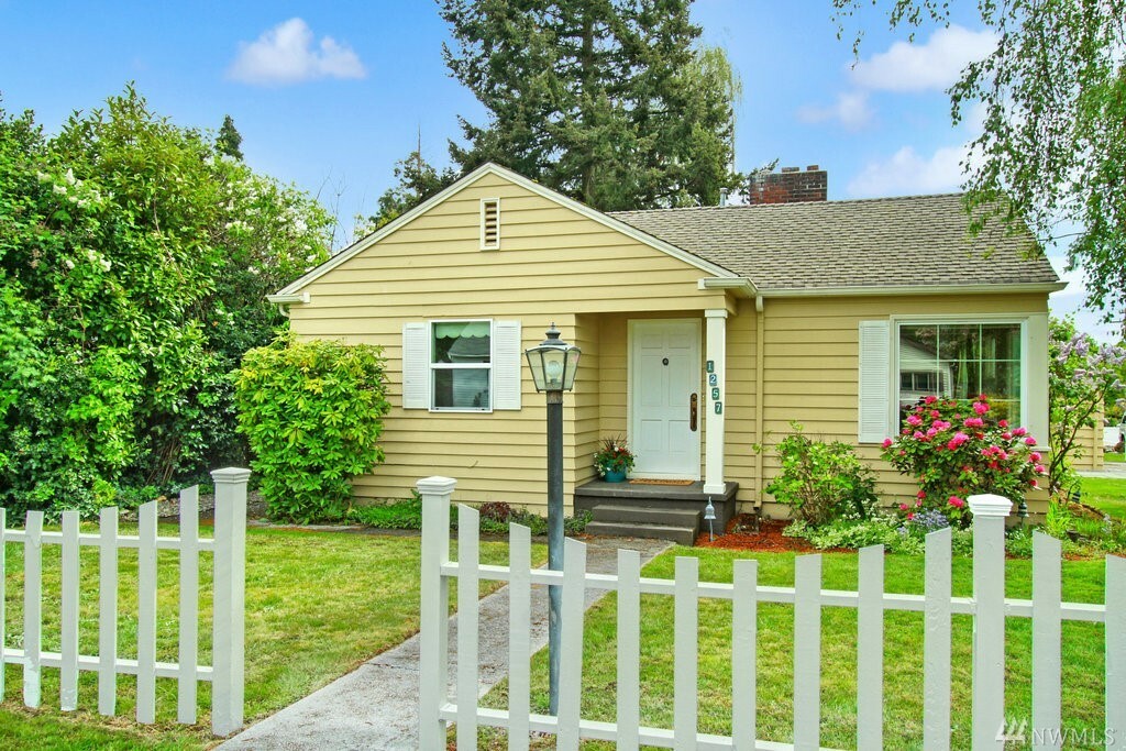 Property Photo:  1257 SW 148th St  WA 98166 