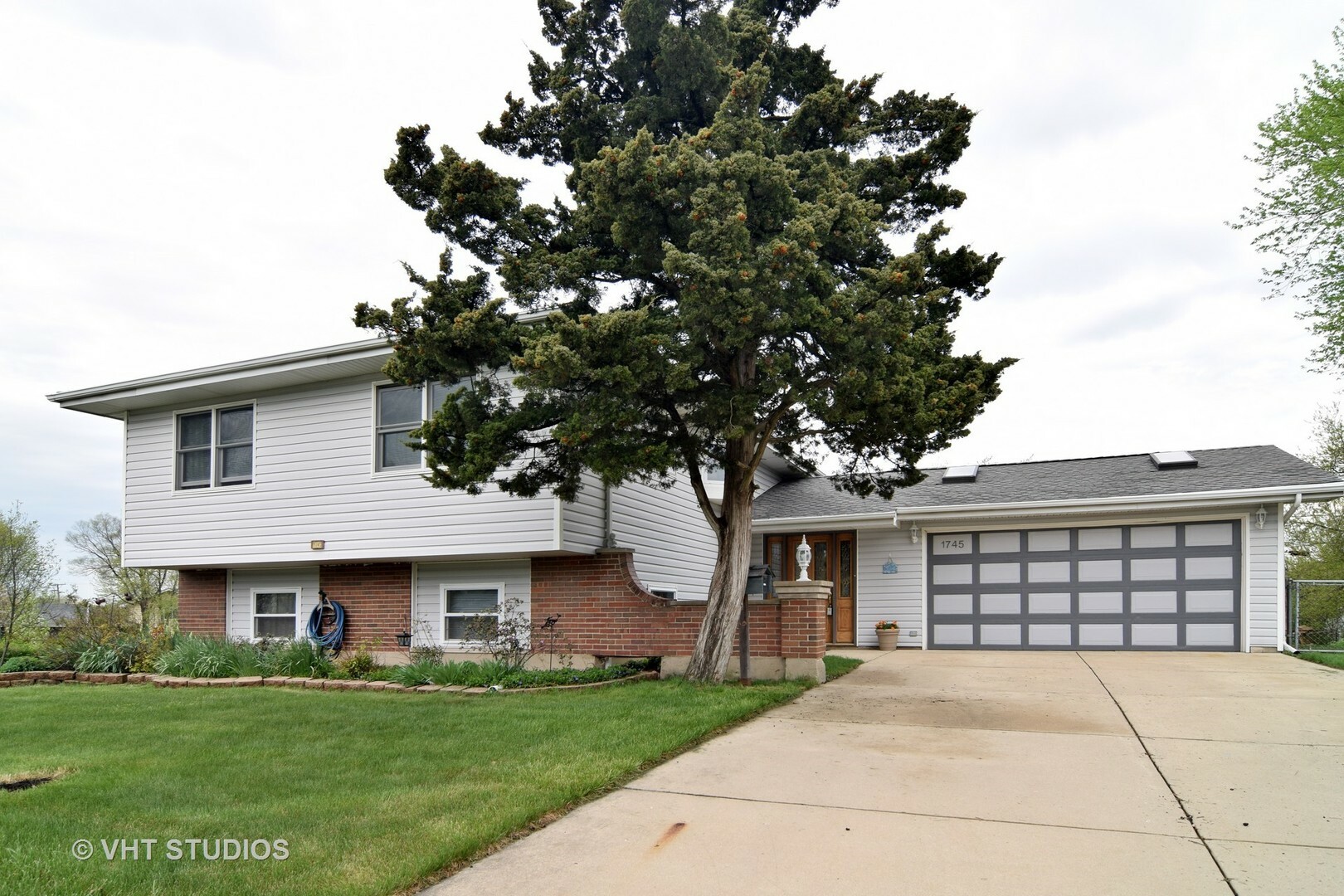 Property Photo:  1745 Chippendale Road  IL 60169 