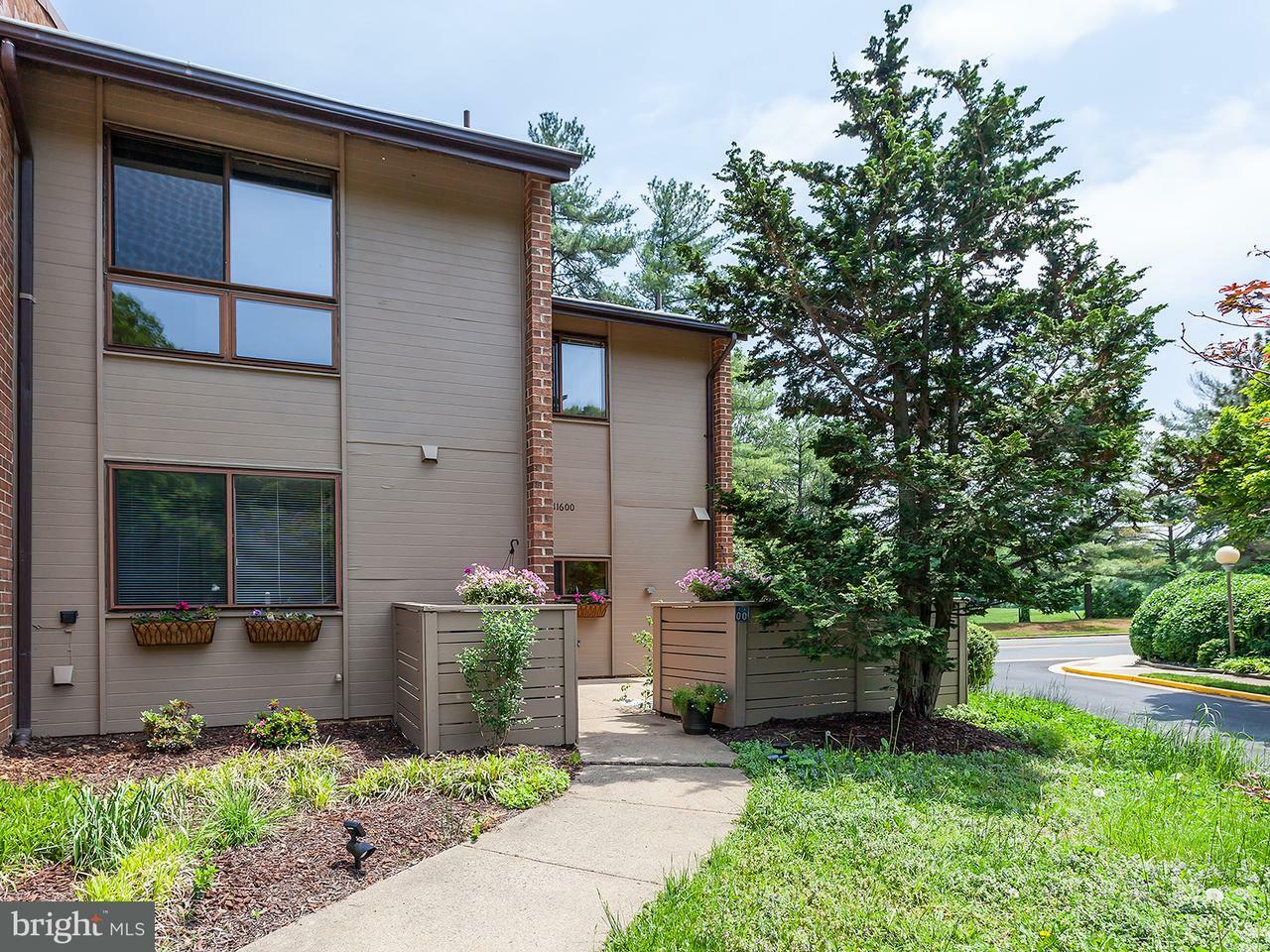 Property Photo:  11600 Hunters Green Court  VA 20191 