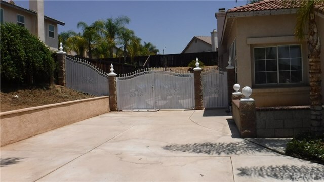 Property Photo:  12248 Via De Palmas Drive  CA 92555 