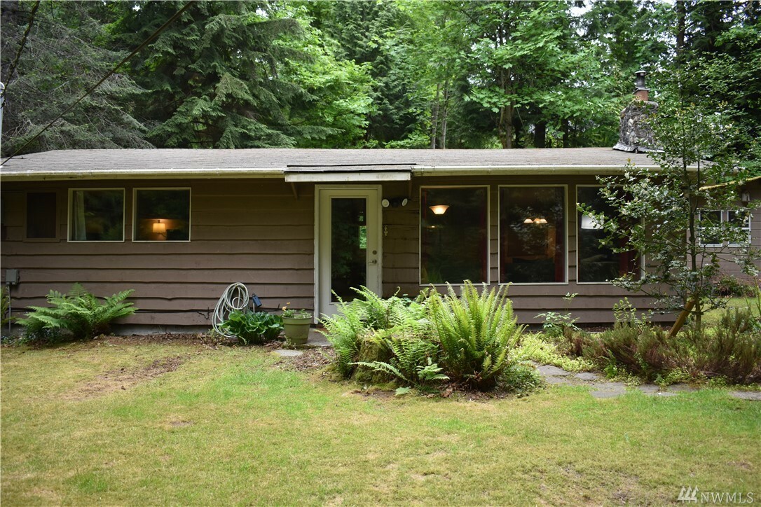 Property Photo:  1312 Oriental Ave  WA 98229 