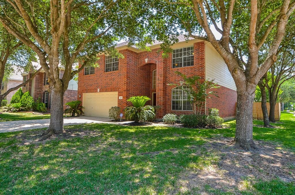 Property Photo: 1667 Morning Dew Place TX 77459