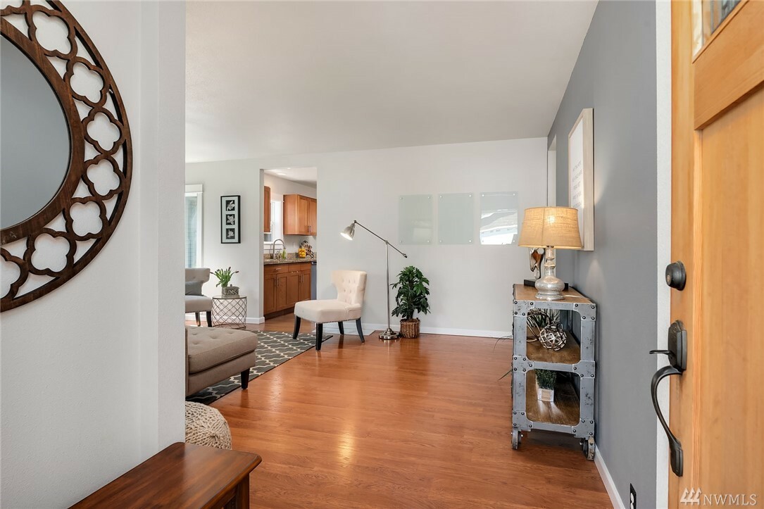 Property Photo: 10027 California Ave SW WA 98146