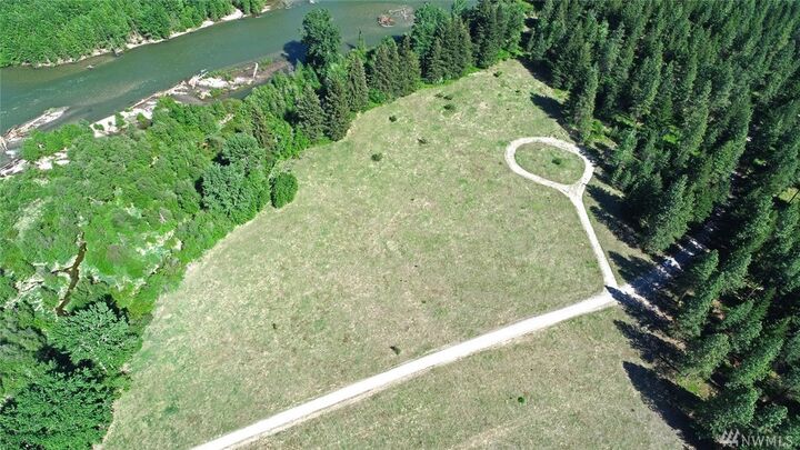 Property Photo:  770 Wolf Creek Rd  WA 98862 