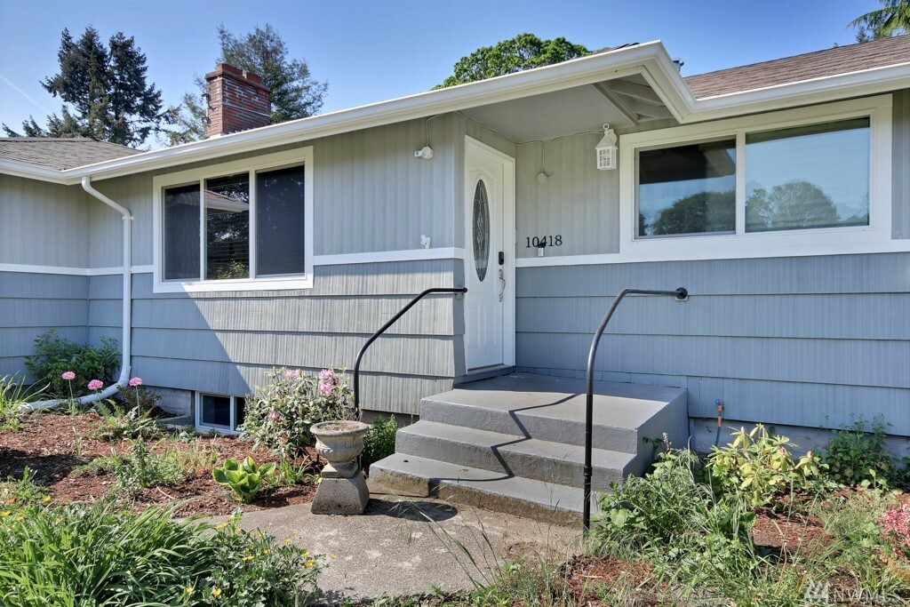 Property Photo:  10418 Irene Ave SW  WA 98499 