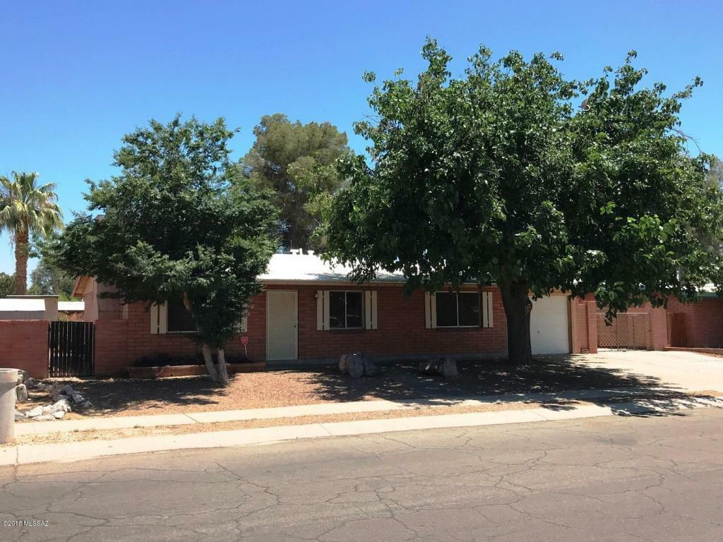 Property Photo: 7922 N Jensen Drive AZ 85741