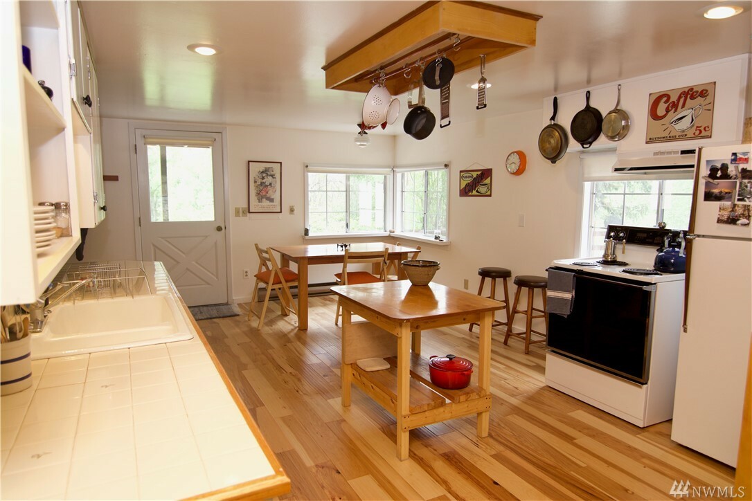 Property Photo: 9 Heaton Rd WA 98862