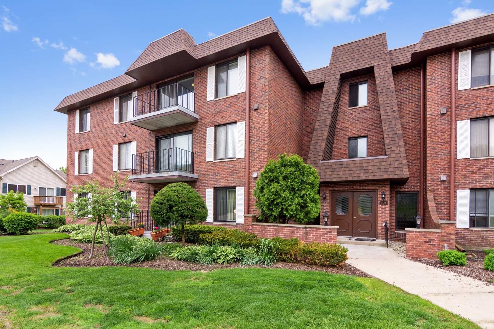 Property Photo: 100 Clubhouse Lane 206 IL 60047