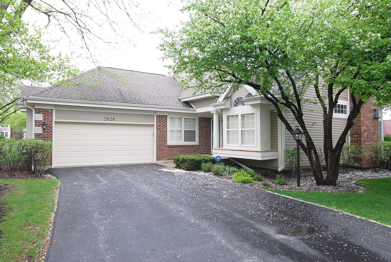 Property Photo:  2028 Evergreen Avenue  IL 60004 