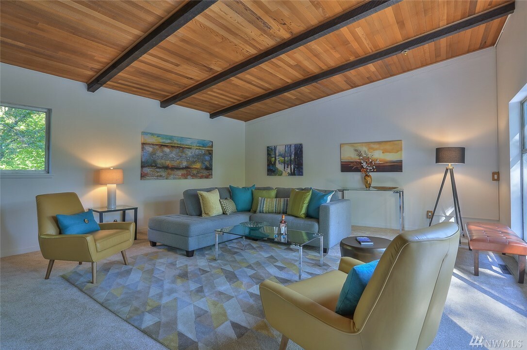 Property Photo: 3702 NE 180th St WA 98155