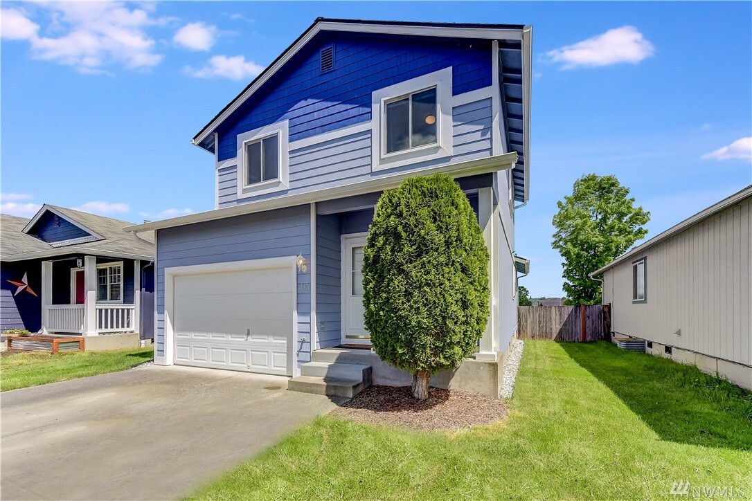 Property Photo: 15105 45th Drive NE WA 98271