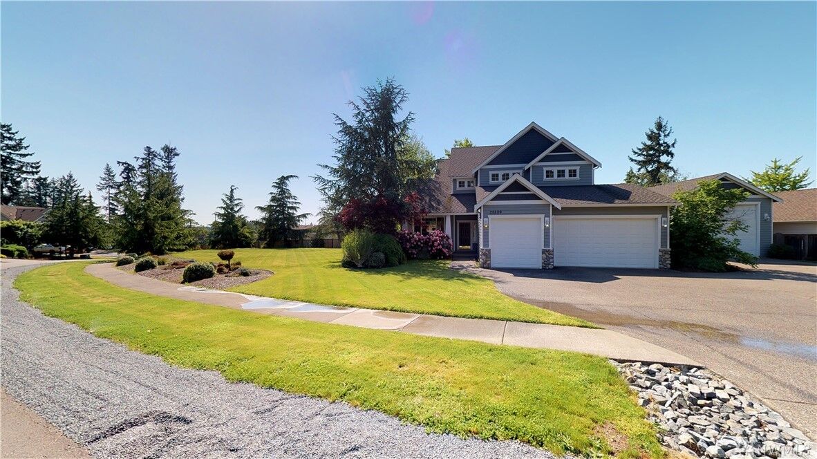 Property Photo:  22220 85th Av Ct E  WA 98338 