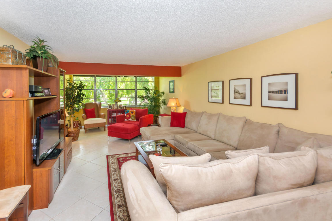 Property Photo: 2940 SW 22nd Avenue 7040 FL 33445