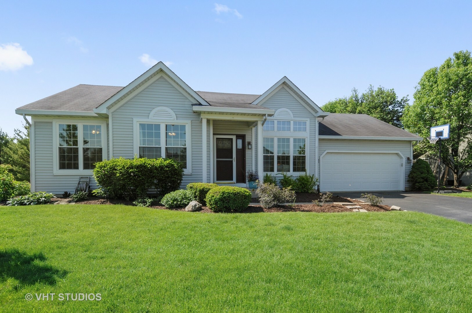 Property Photo: 710 Cornell Drive IL 60543