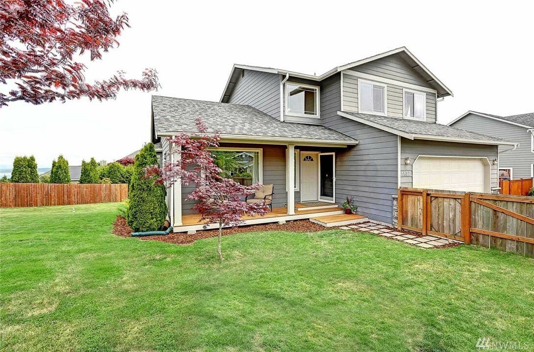 Property Photo:  1137 Central Dr  WA 98282 
