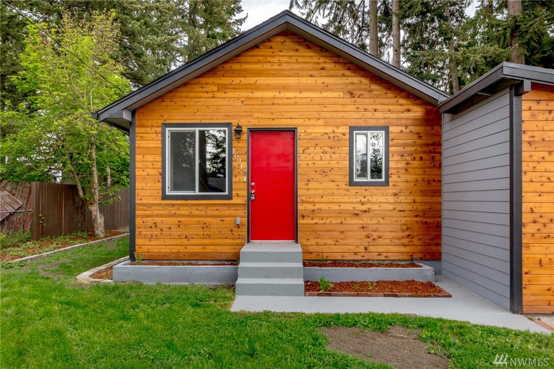 Property Photo:  16913  6th Avenue E  WA 98387 