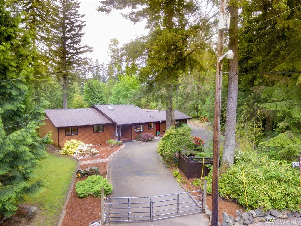 Property Photo:  18218 Snohomish Ave  WA 98296 