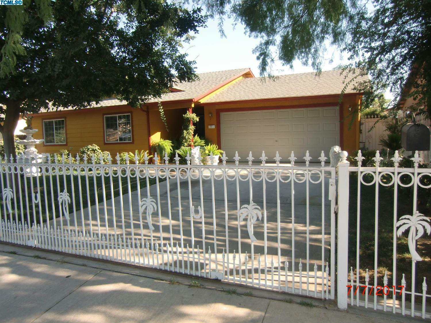 Property Photo:  770 E Bobbi Avenue  CA 93219 