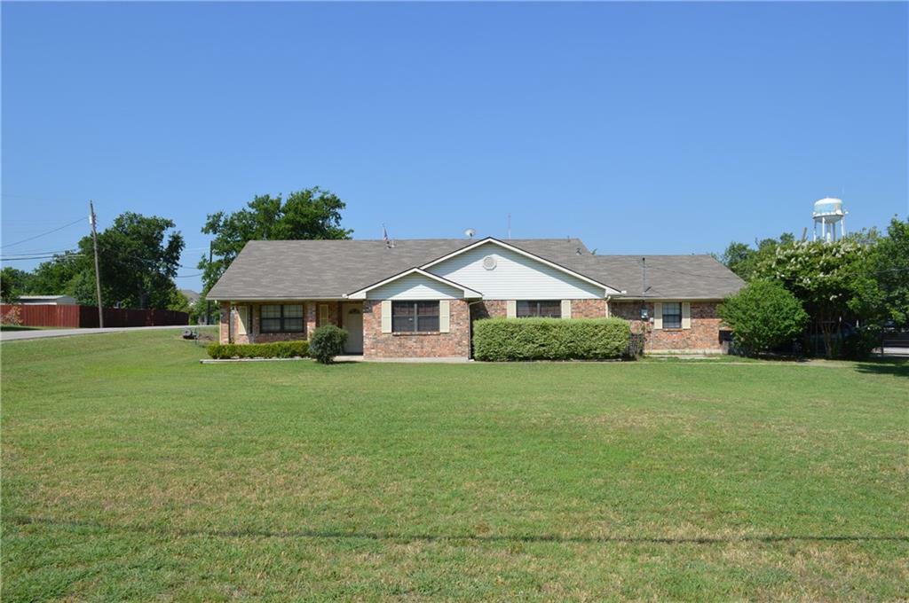 Property Photo:  401 Oak Street  TX 76084 