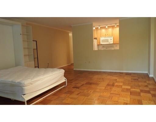 Property Photo: 9 Hawthorne Place 2G MA 02114