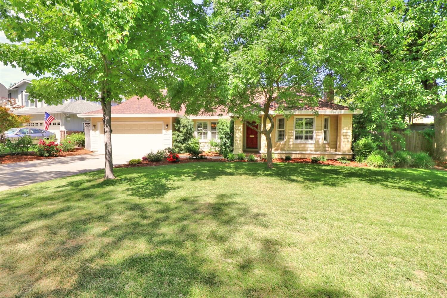 Property Photo: 910 Coronado Boulevard CA 95864