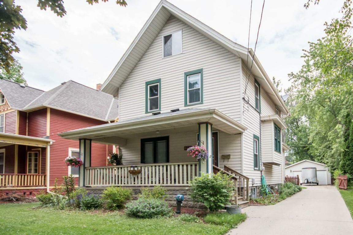 Property Photo:  606 Beechwood Ave  WI 53186 