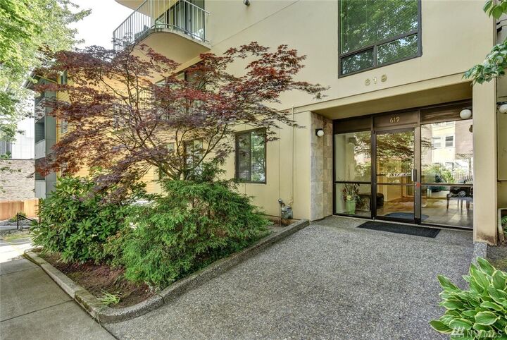 Property Photo:  619  5th Ave  W 503  WA 98119 