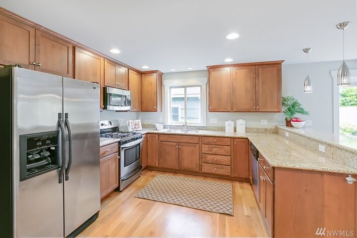 Property Photo: 852 A NE 94th St WA 98115