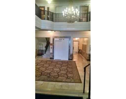 Property Photo: 466 Commonwealth Avenue 104 MA 02215